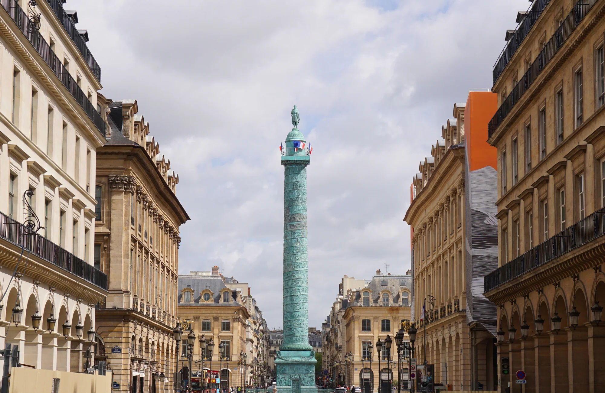 Pied-à-terre dans le 1er arrondissement de Paris — place Vendôme, METROREALTY
