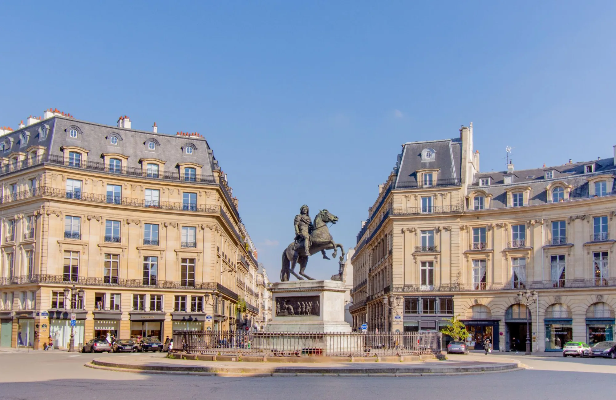 The place des Victoires, its ordered façades and the statue of Louis XIV, Paris 2nd — METROREALTY