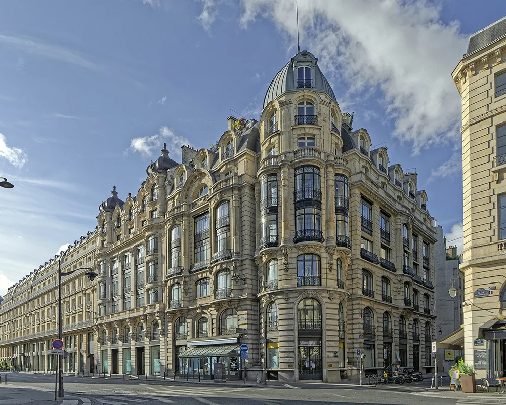 Corner building on rue Réaumur, edge of the Sentier, Paris 2nd — METROREALTY