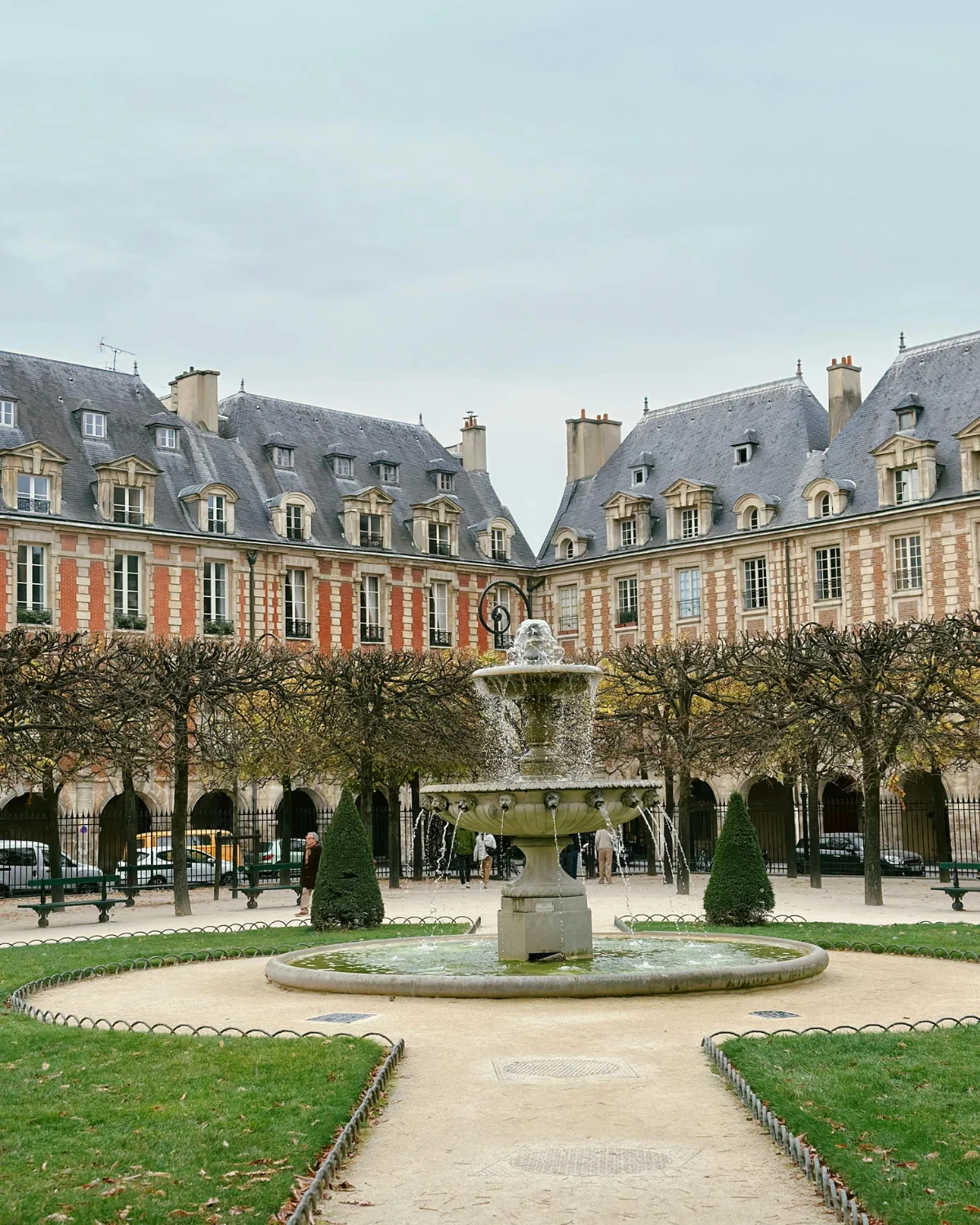 Rue des Rosiers (cœur du Marais) — Paris 4e arrondissement
