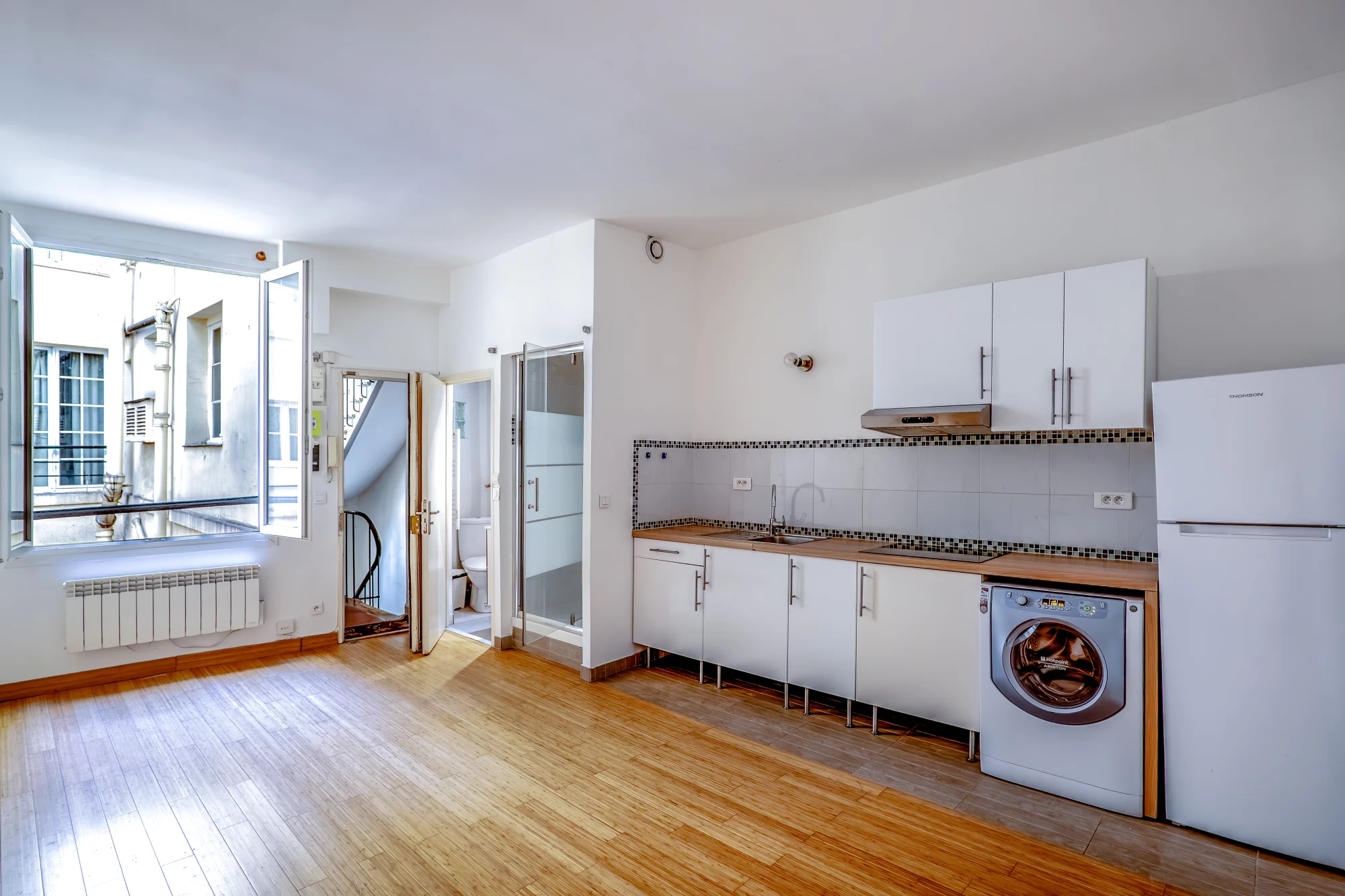 PARIS 1er - SAINT HONORE / PYRAMIDES - STUDIO EN ETAGE