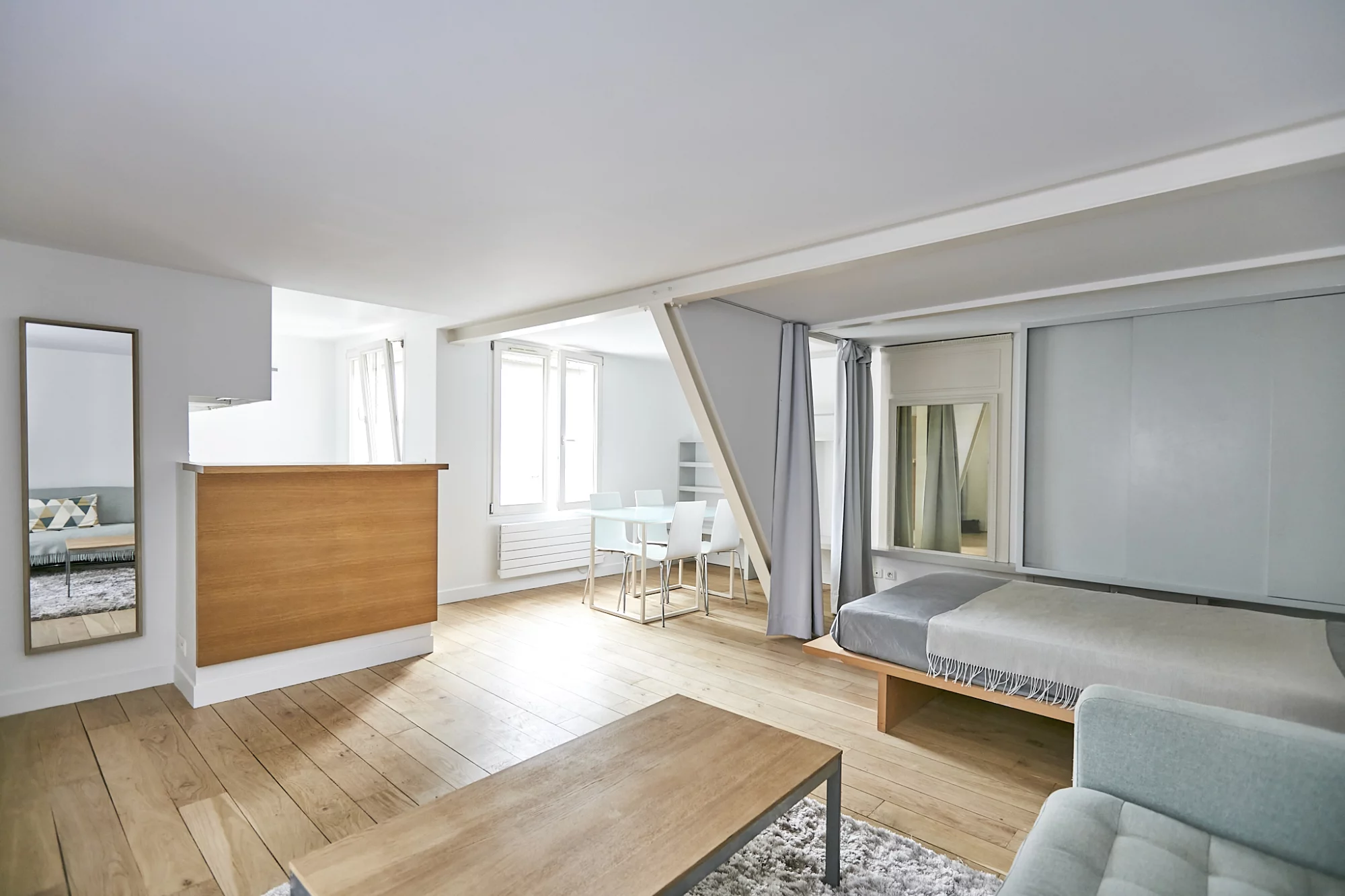 PARIS 9th – LE PELETIER / VICTOIRE – BRIGHT APARTMENT