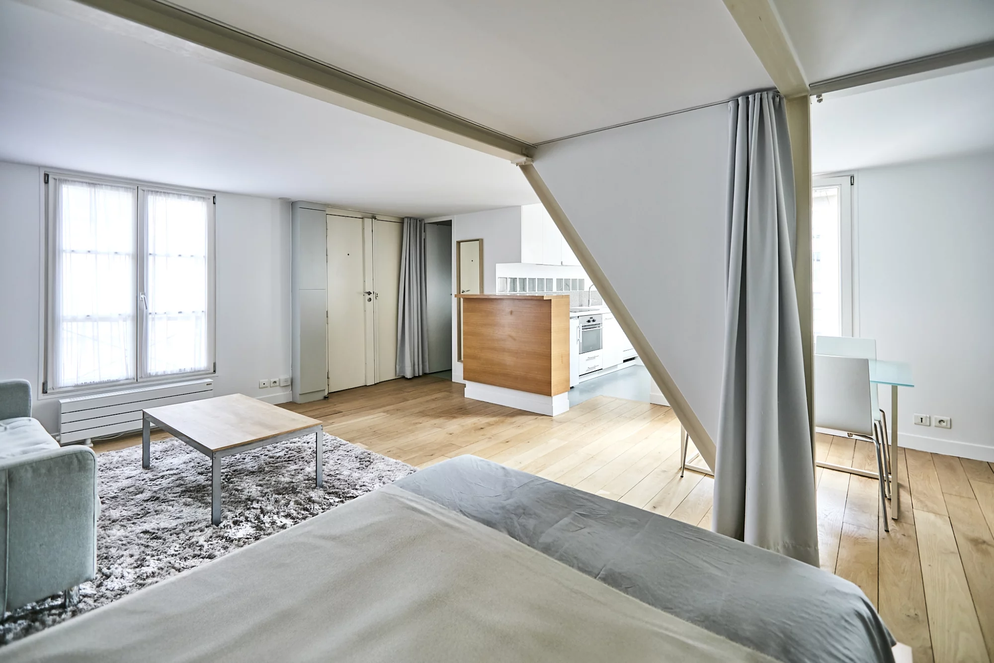 PARIS 9th – LE PELETIER / VICTOIRE – BRIGHT APARTMENT