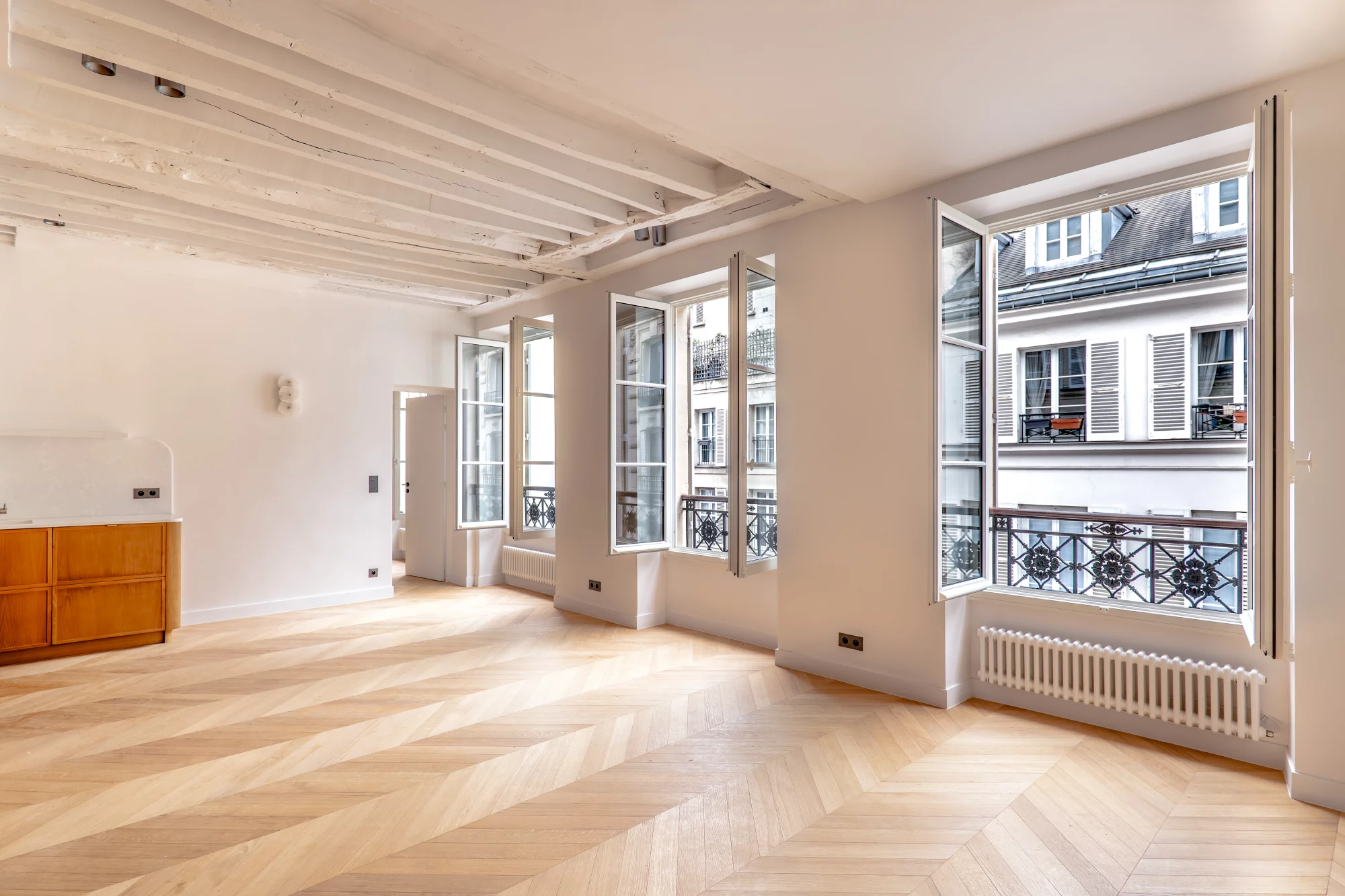 PARIS 7th – BABYLONE / BON MARCHÉ – BEAUTIFULLY RENOVATED 2-BEDROOM APARTMENT