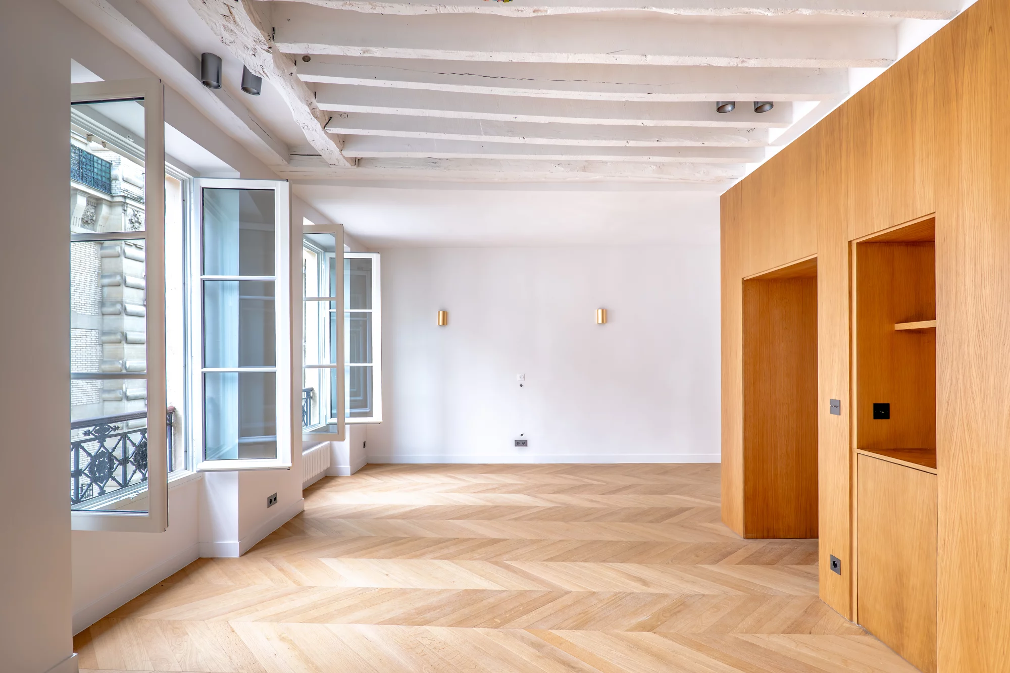 PARIS 7th – BABYLONE / BON MARCHÉ – BEAUTIFULLY RENOVATED 2-BEDROOM APARTMENT