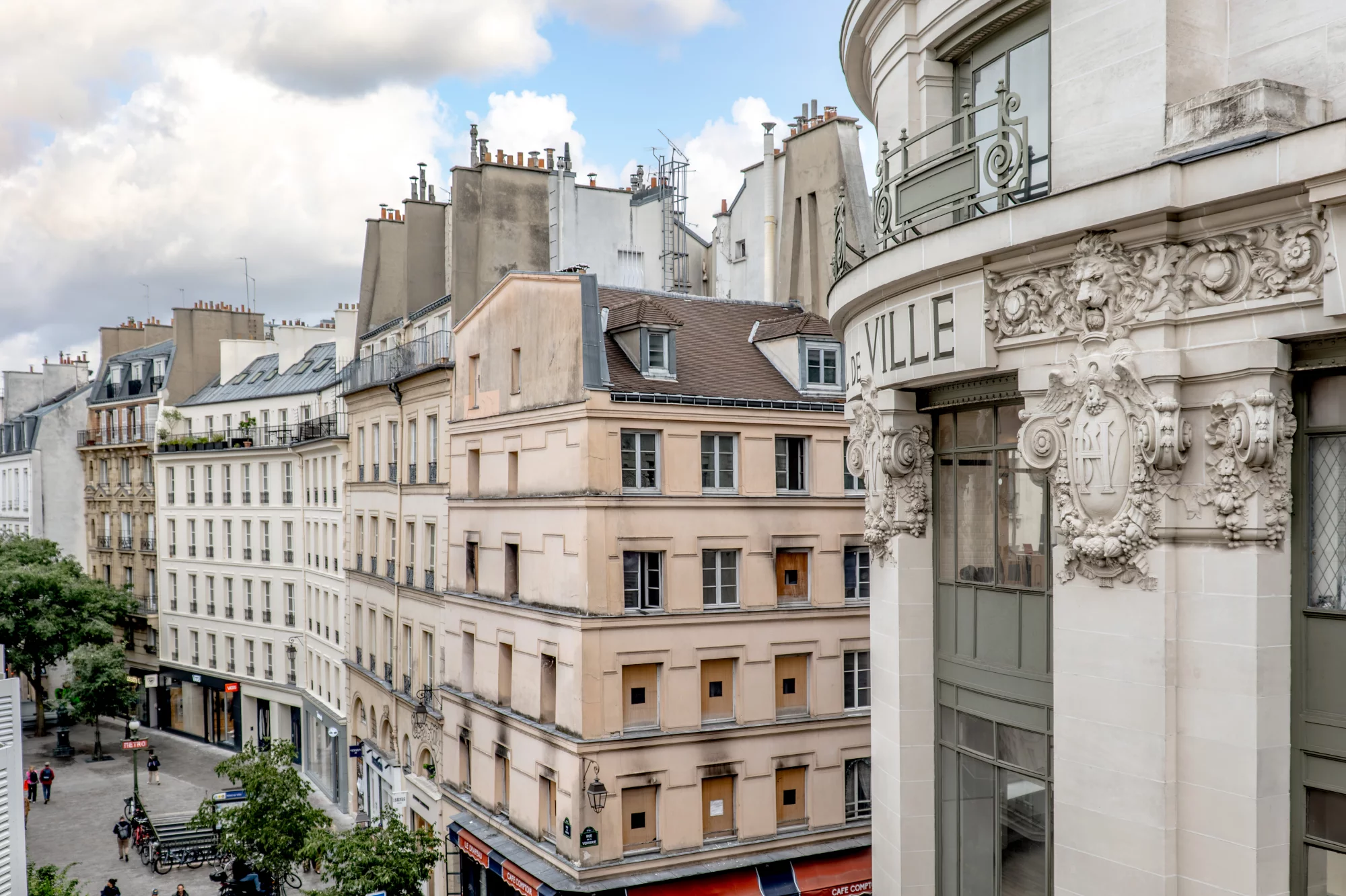 PARIS 4th – MARAIS / TEMPLE – BEAUTIFULLY RENOVATED 2-BEDROOM APARTMENT WITH ELEVATOR