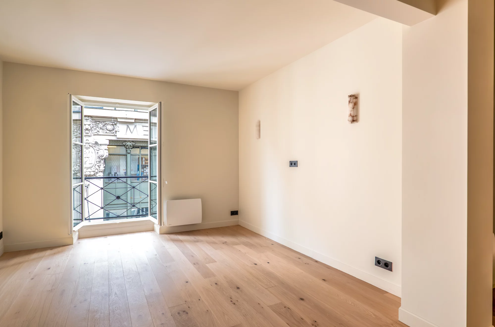 PARIS 4th – MARAIS / TEMPLE – BEAUTIFULLY RENOVATED 2-BEDROOM APARTMENT WITH ELEVATOR