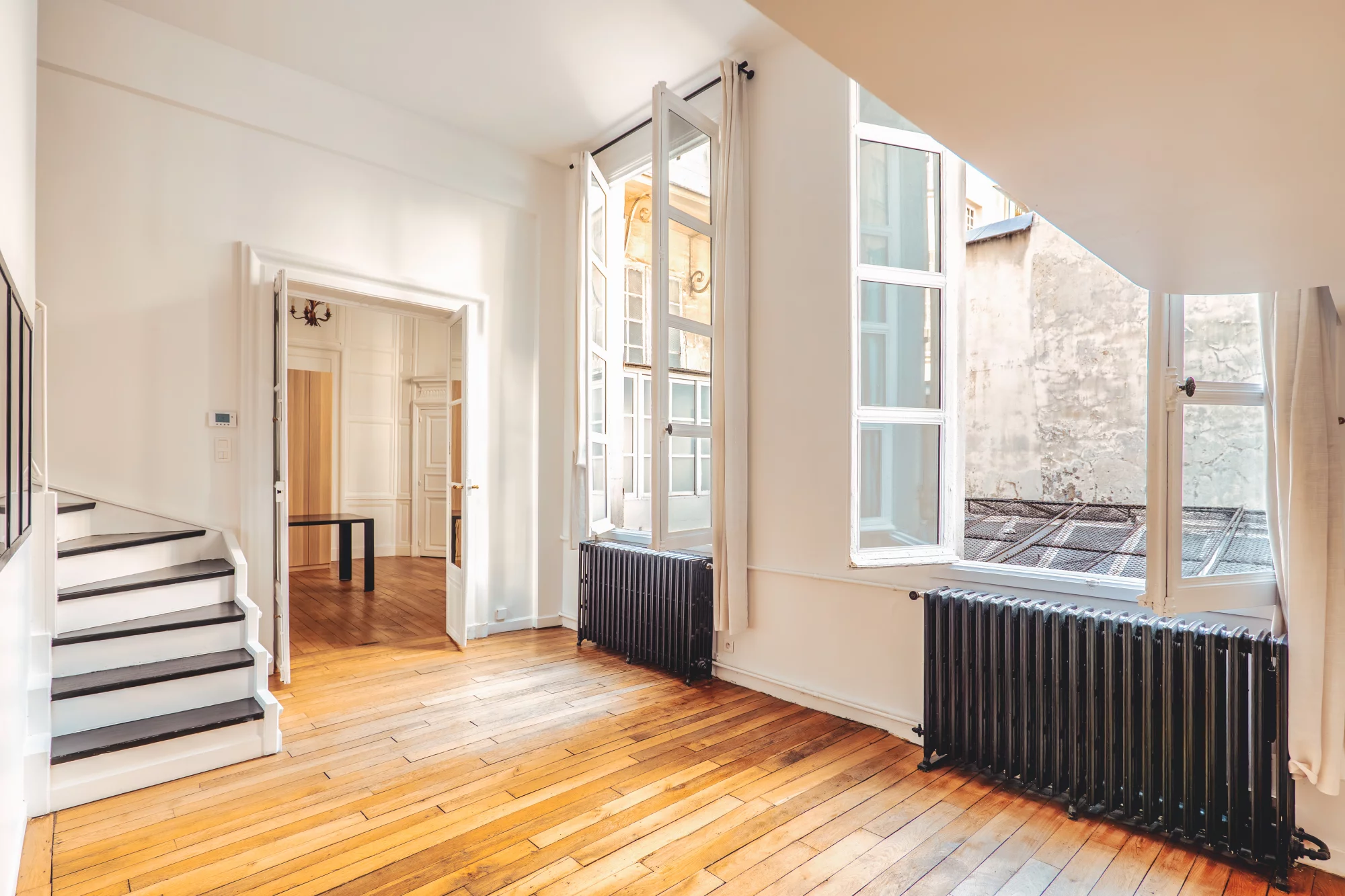 PARIS 1st – PALAIS ROYAL / SAINTE-ANNE – LOFT-STYLE APARTMENT IN A HISTORIC MANSION