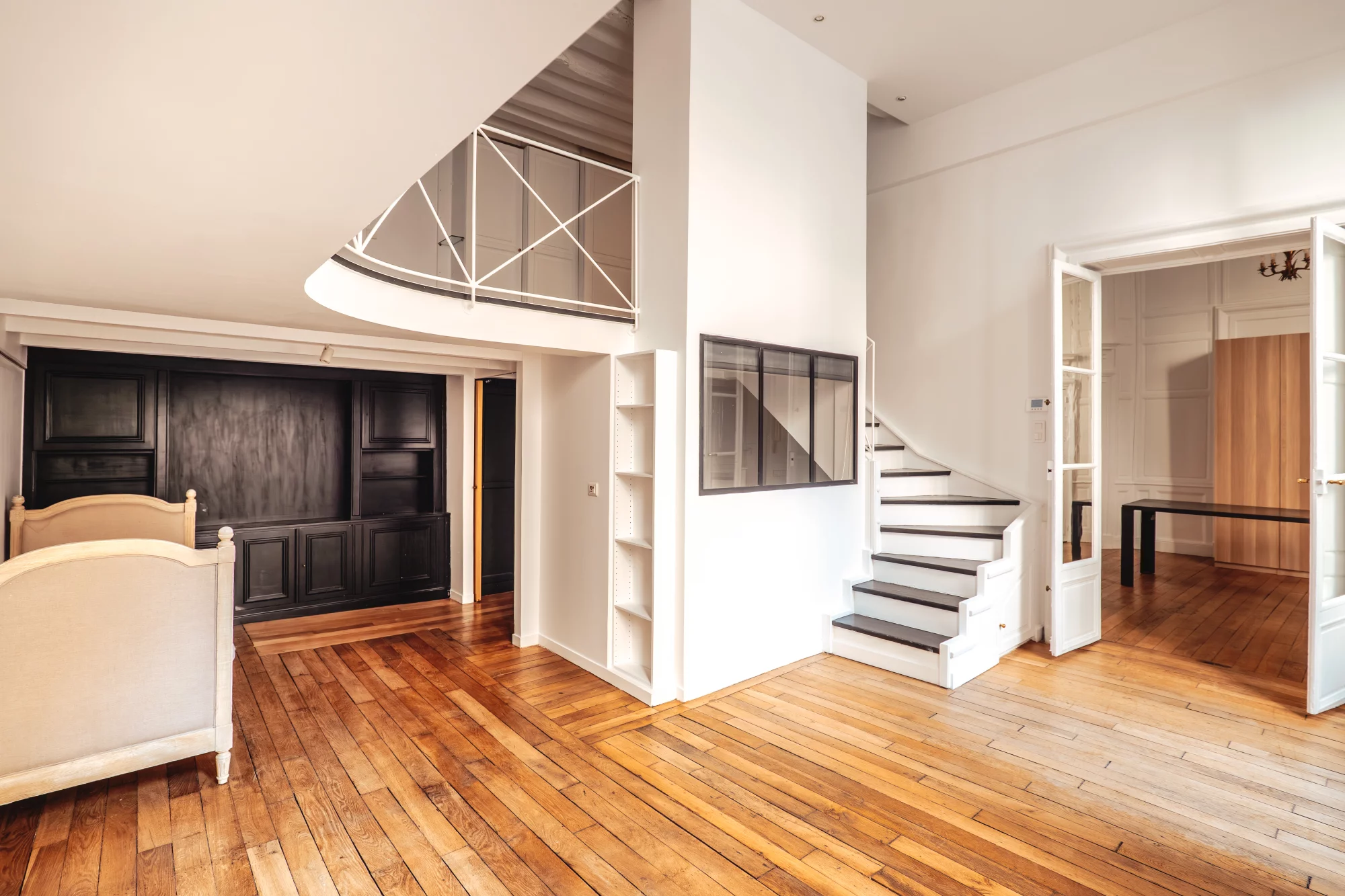 PARIS 1st – PALAIS ROYAL / SAINTE-ANNE – LOFT-STYLE APARTMENT IN A HISTORIC MANSION