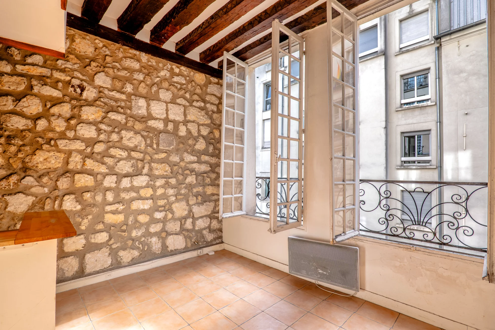 PARIS 03 - RUE SAINT MARTIN -CHARMANT STUDIO