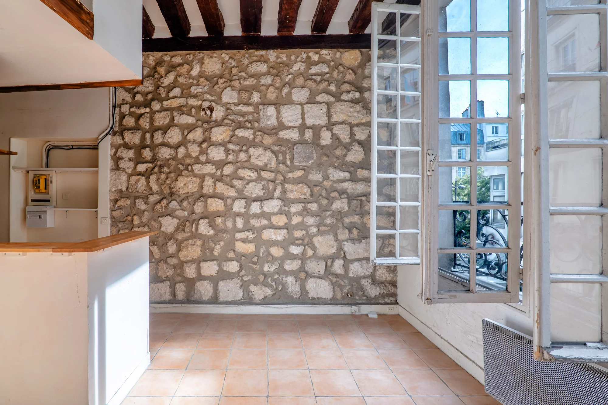 PARIS 03 - RUE SAINT MARTIN -CHARMANT STUDIO