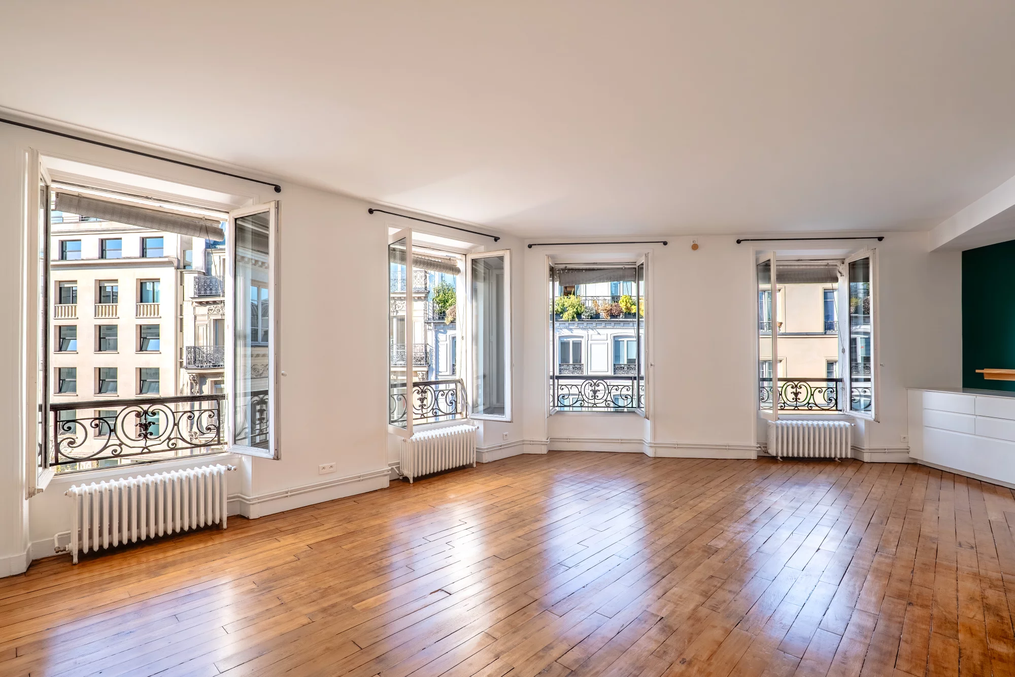 PARIS 2 - MONTORGUEIL/SENTIER - RUE MONTMARTRE - 4 ROOMS - 98.56 sqm