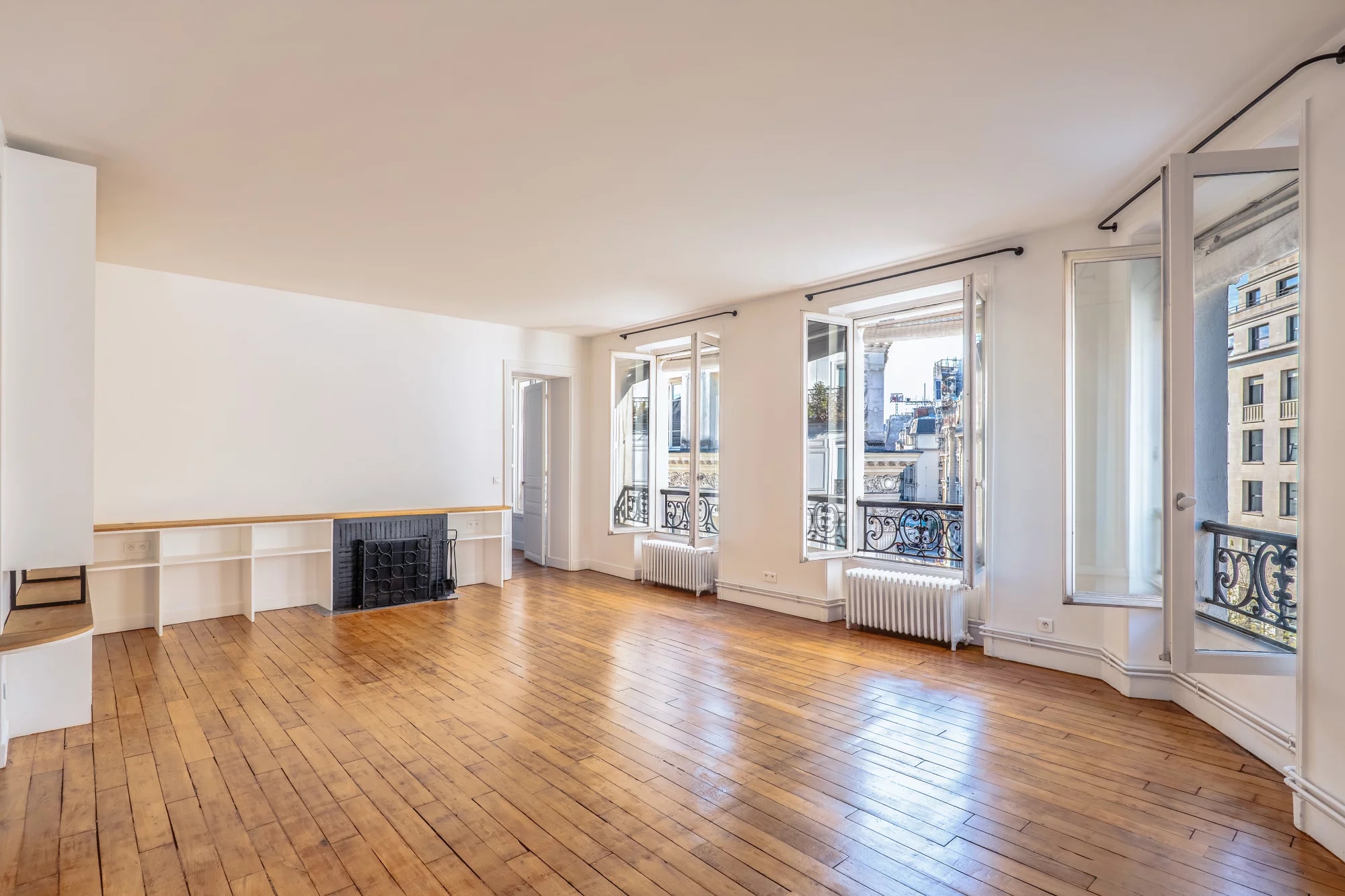 PARIS 2 - MONTORGUEIL/SENTIER - RUE MONTMARTRE - 4 ROOMS - 98.56 sqm