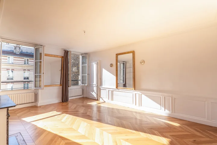 PARIS 1ER – MONTORGUEIL – BEL APPARTEMENT DE 6 PIÈCES