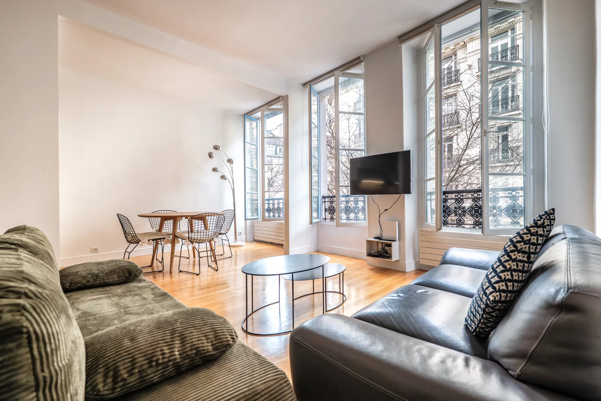 PARIS 3ÈME – ENFANTS ROUGES – BEAU 2 PIÈCES HAUTEUR SOUS PLAFOND