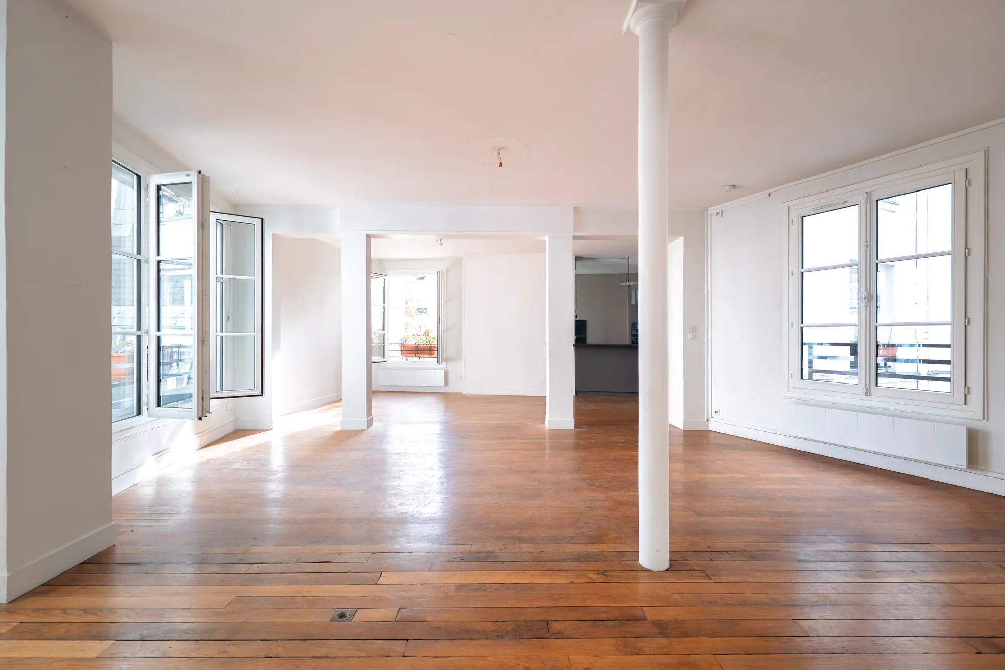 PARIS 3ÈME – SAINT AVOYE – APPARTEMENT AUX VOLUMES GÉNÉREUX