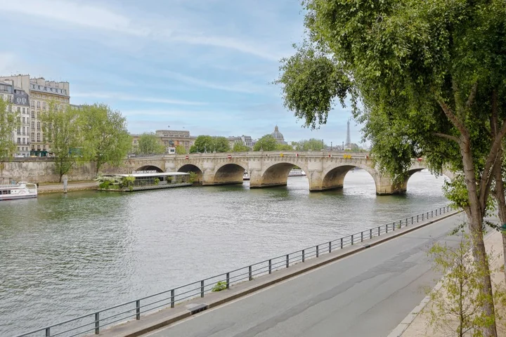 PARIS 1ER – QUAI DE LA MÉGISSERIE – 3 PIÈCES