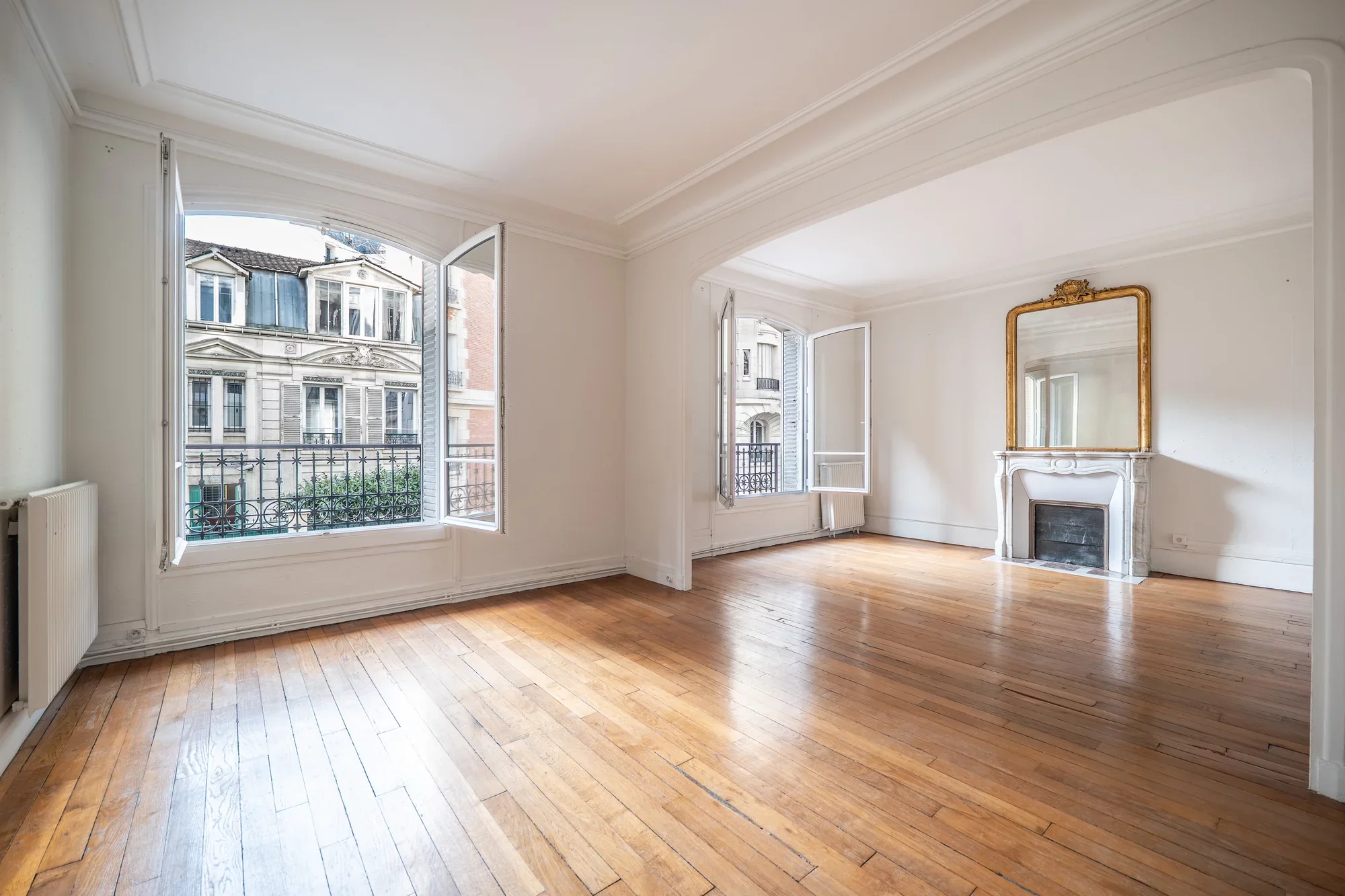 PARIS 17th – CHARMING 1/2-BEDROOM APARTMENT – HAUSSMANNIAN STONE BUILDING