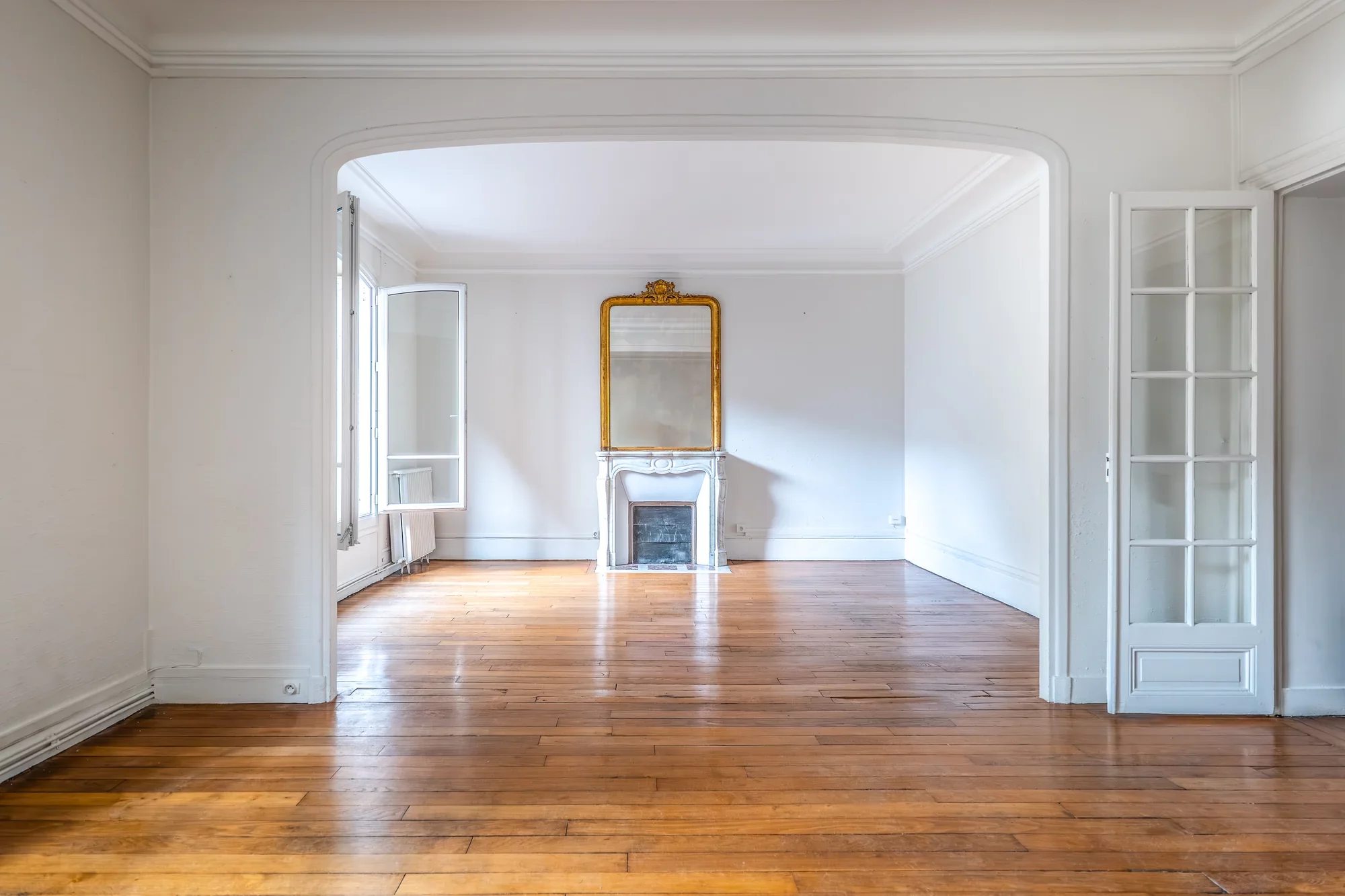 PARIS 17th – CHARMING 1/2-BEDROOM APARTMENT – HAUSSMANNIAN STONE BUILDING