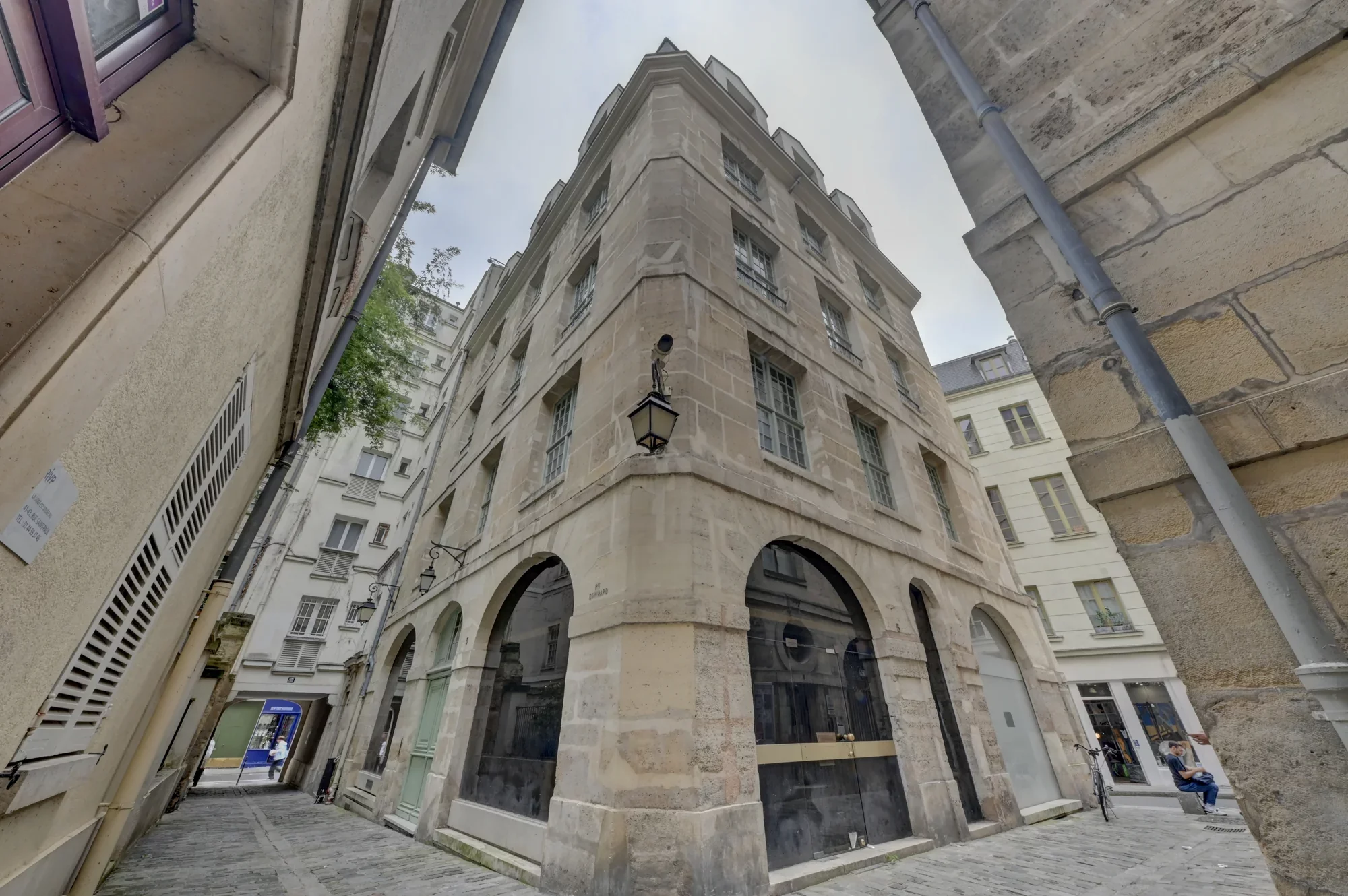 PARIS 4ÈME – CHARLEMAGNE – MAGNIFIQUE IMMEUBLE MIXTE