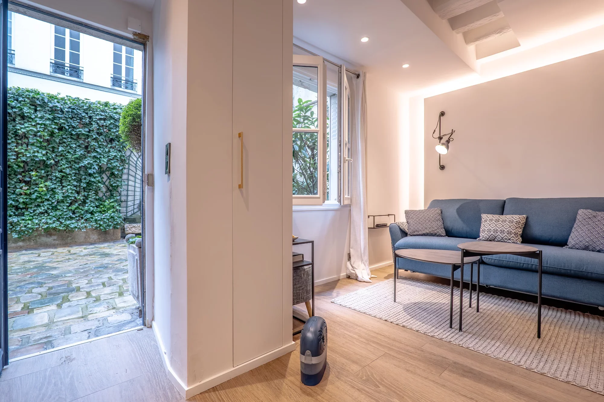 PARIS 1ER – PALAIS ROYAL – BEAU STUDIO PARFAITEMENT RÉNOVÉ
